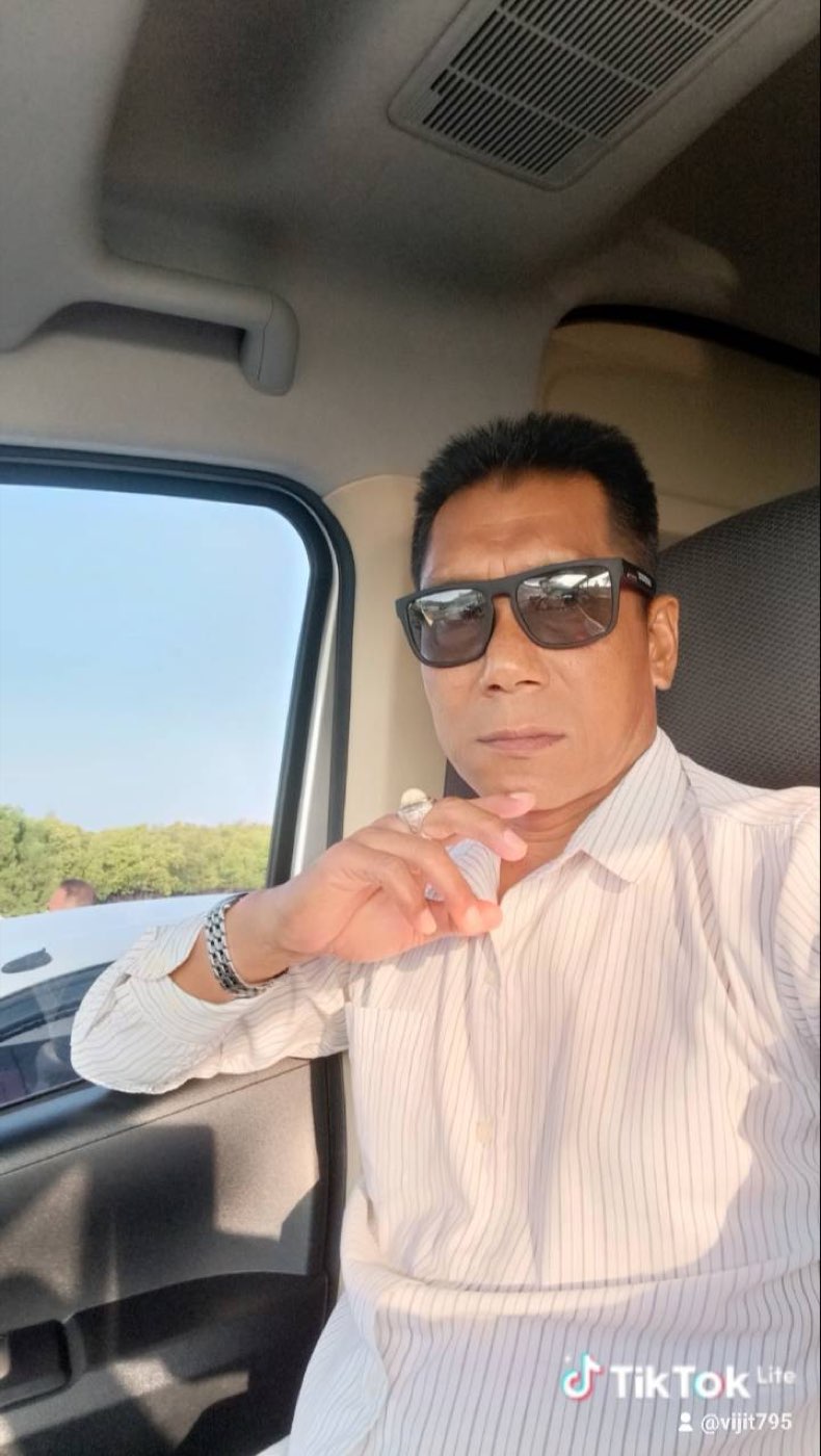 บังก็อล เจ้าของวิจิตรภักดีทัวร์ พร้อมให้บริการ